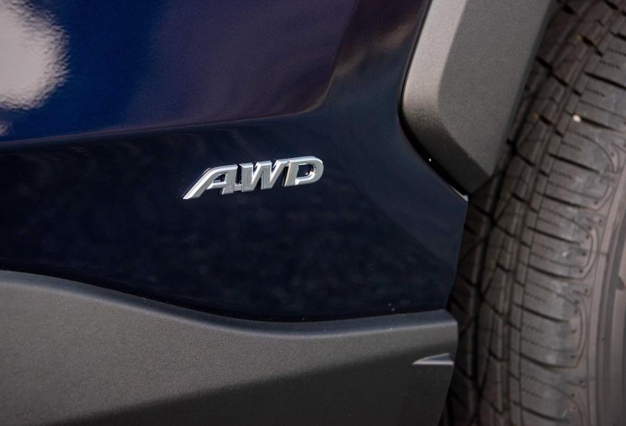 Детали экстерьера Toyota RAV4 XLE Hybrid 2018 года  (NA) (фото 21 из 26)
